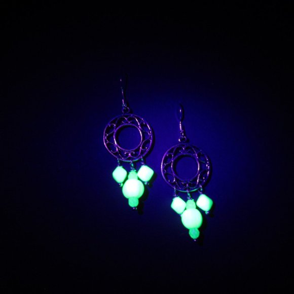 UG bead Earrings - Picture 8 of 11